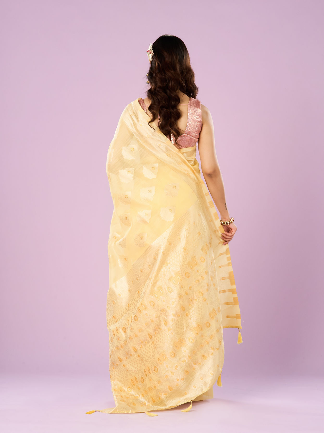 Mohey Women Glistening Light Yellow Saree