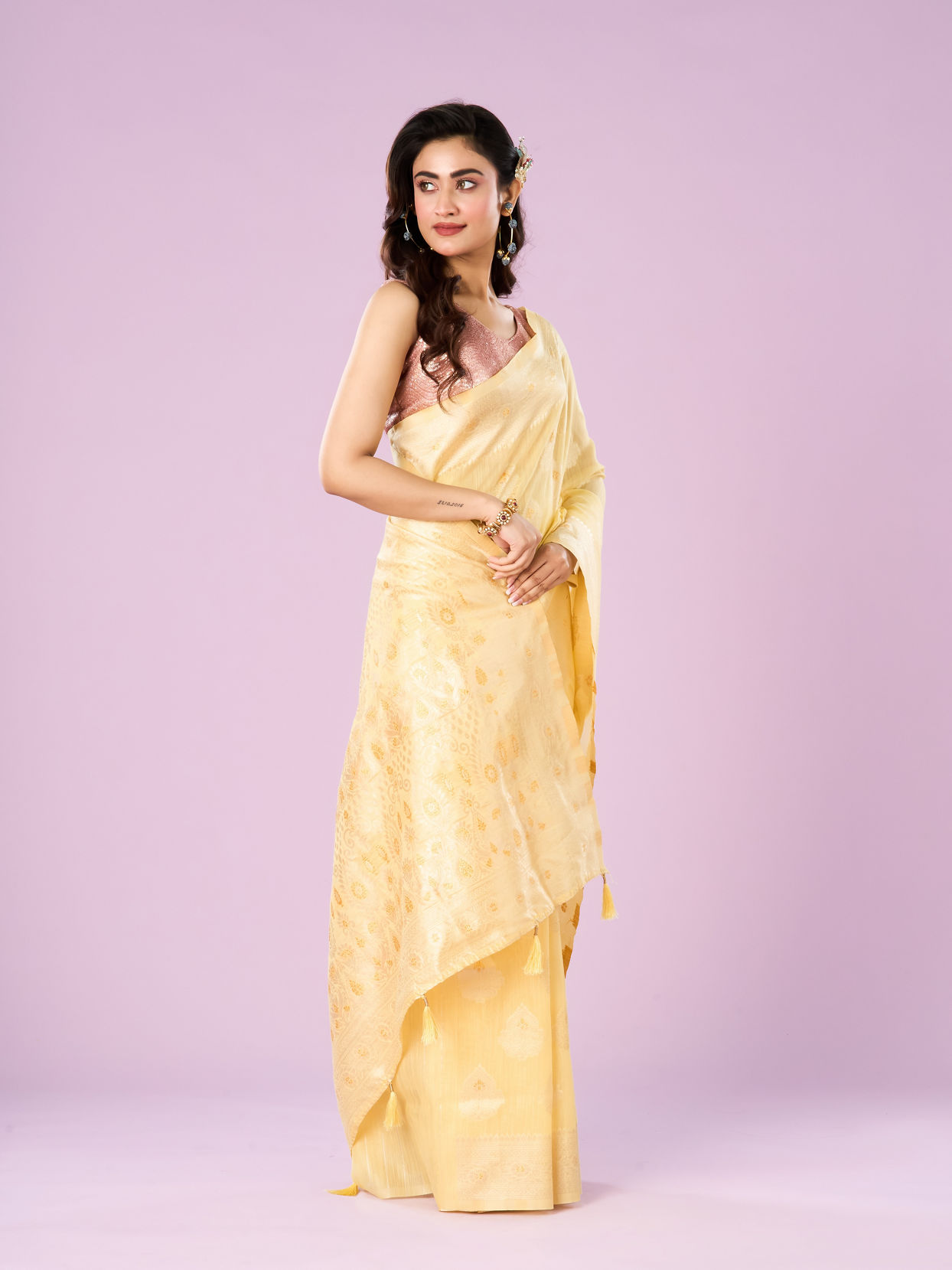 Mohey Women Glistening Light Yellow Saree