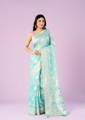 Mohey Women Elegant Light Blue Saree