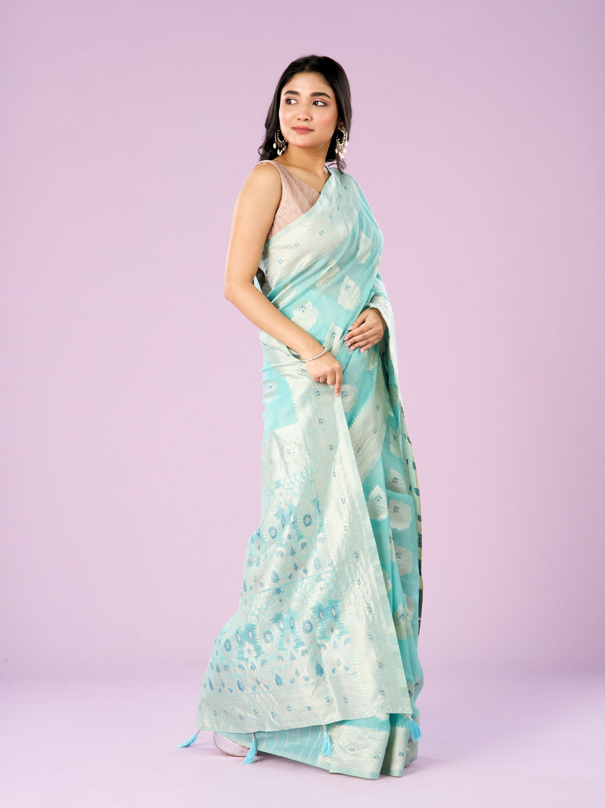 Mohey Women Elegant Light Blue Saree