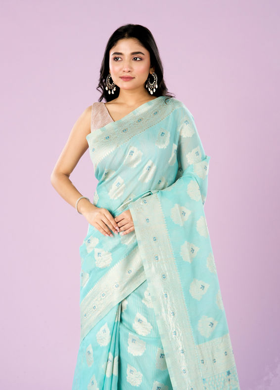 Mohey Women Elegant Light Blue Saree