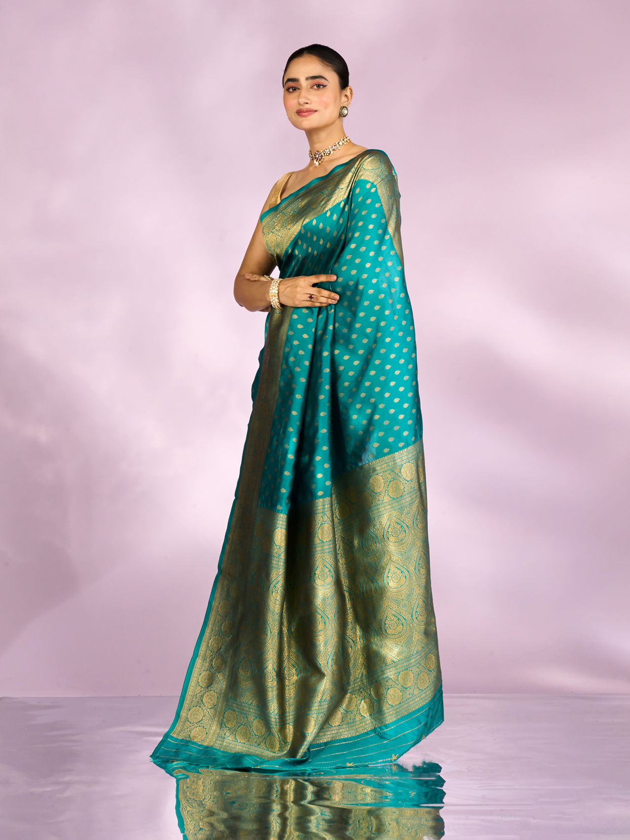Mohey Women Gleaming Rama Green Silk Saree