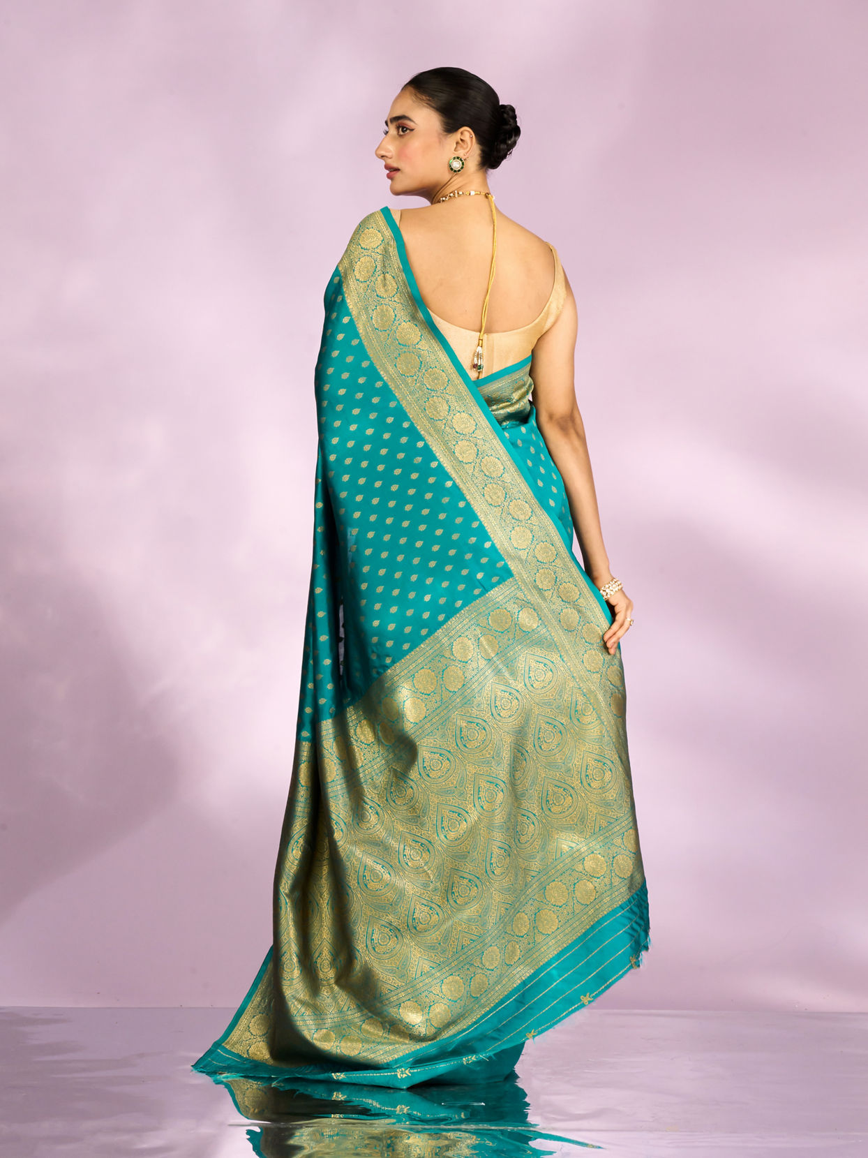 Mohey Women Gleaming Rama Green Silk Saree