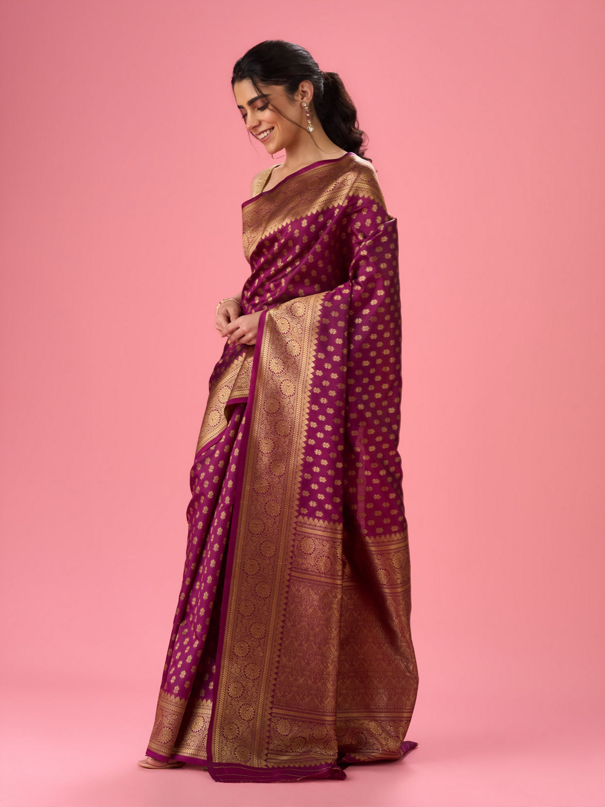 Mohey Women Wine Tint Saree Elegance