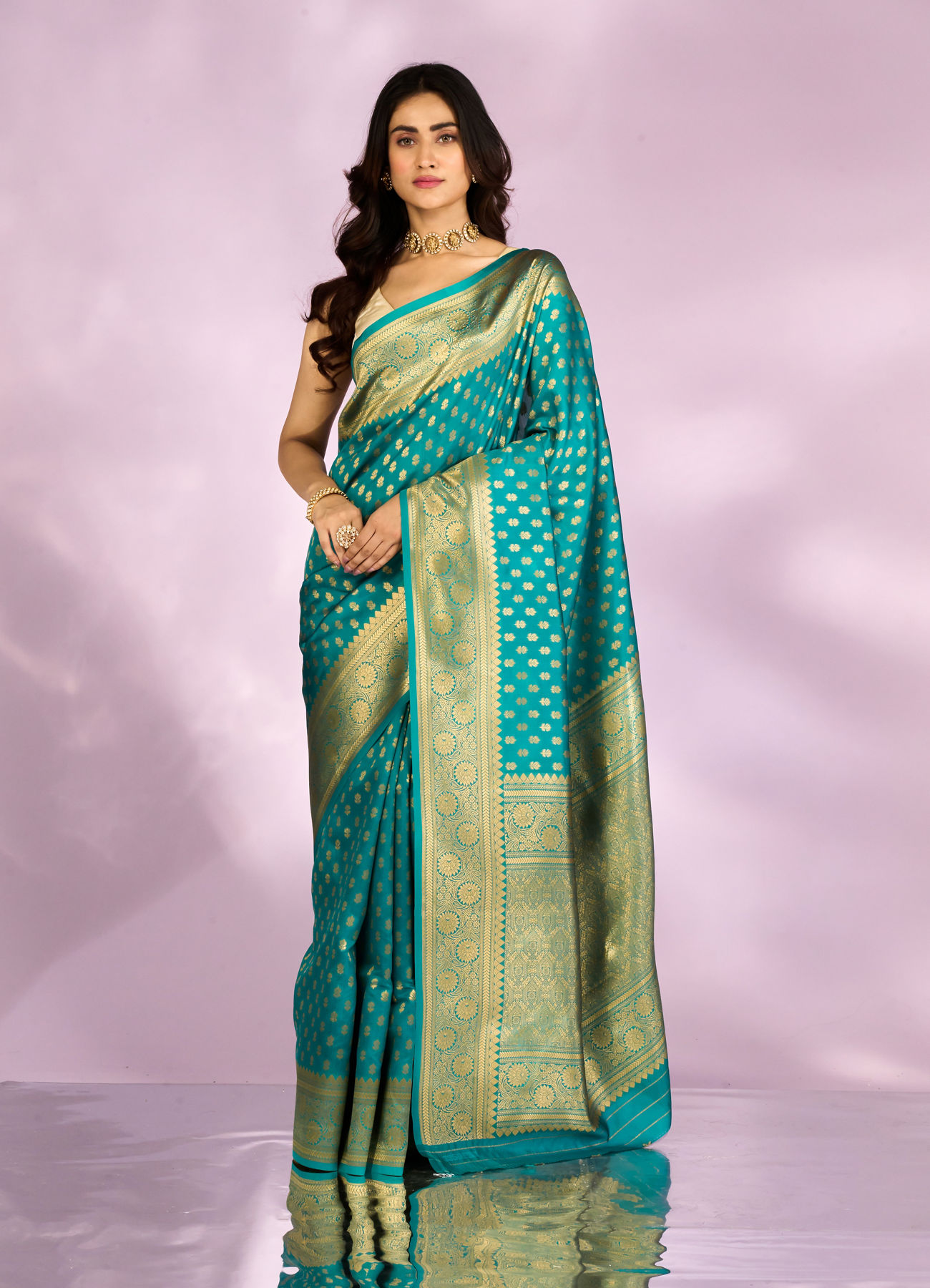 Mohey Women Resplendent Rama Green Saree