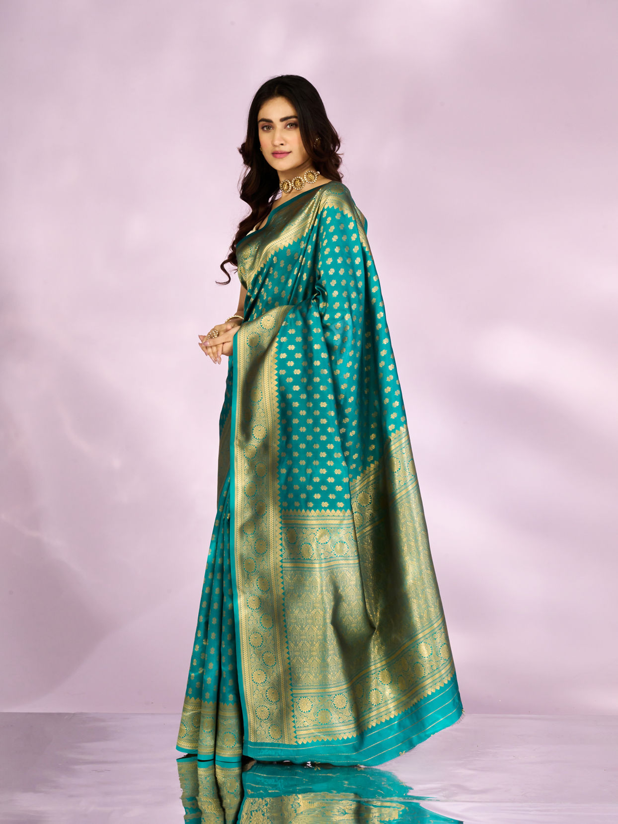 Mohey Women Resplendent Rama Green Saree