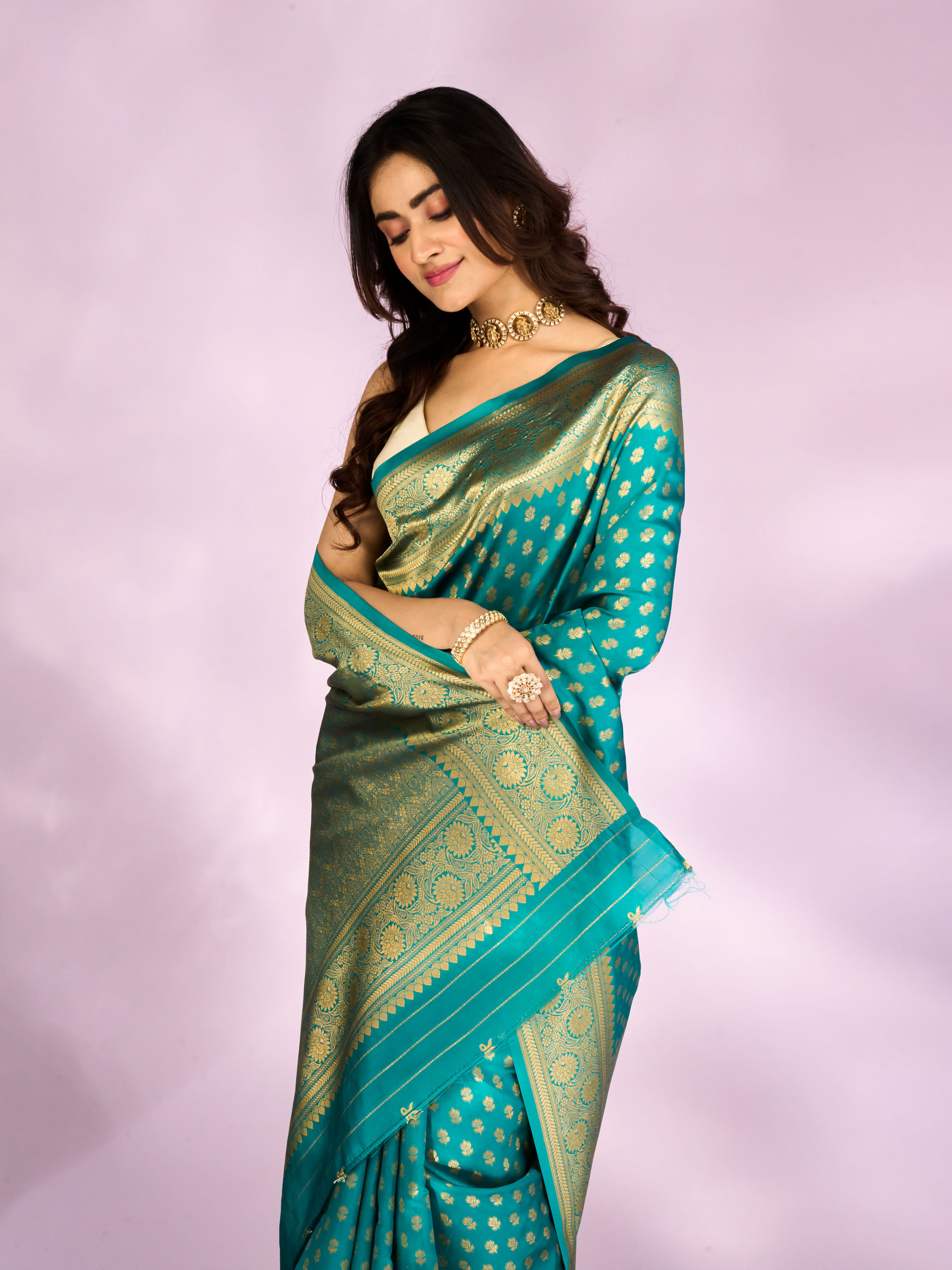 Mohey Women Resplendent Rama Green Saree