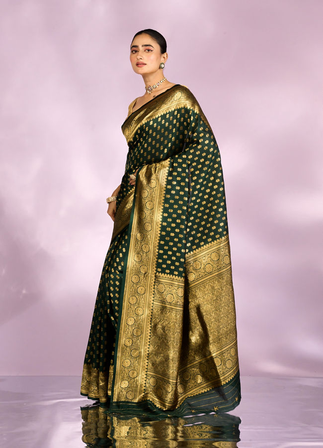 Mohey Women Enthralling Emerald Elegance Saree