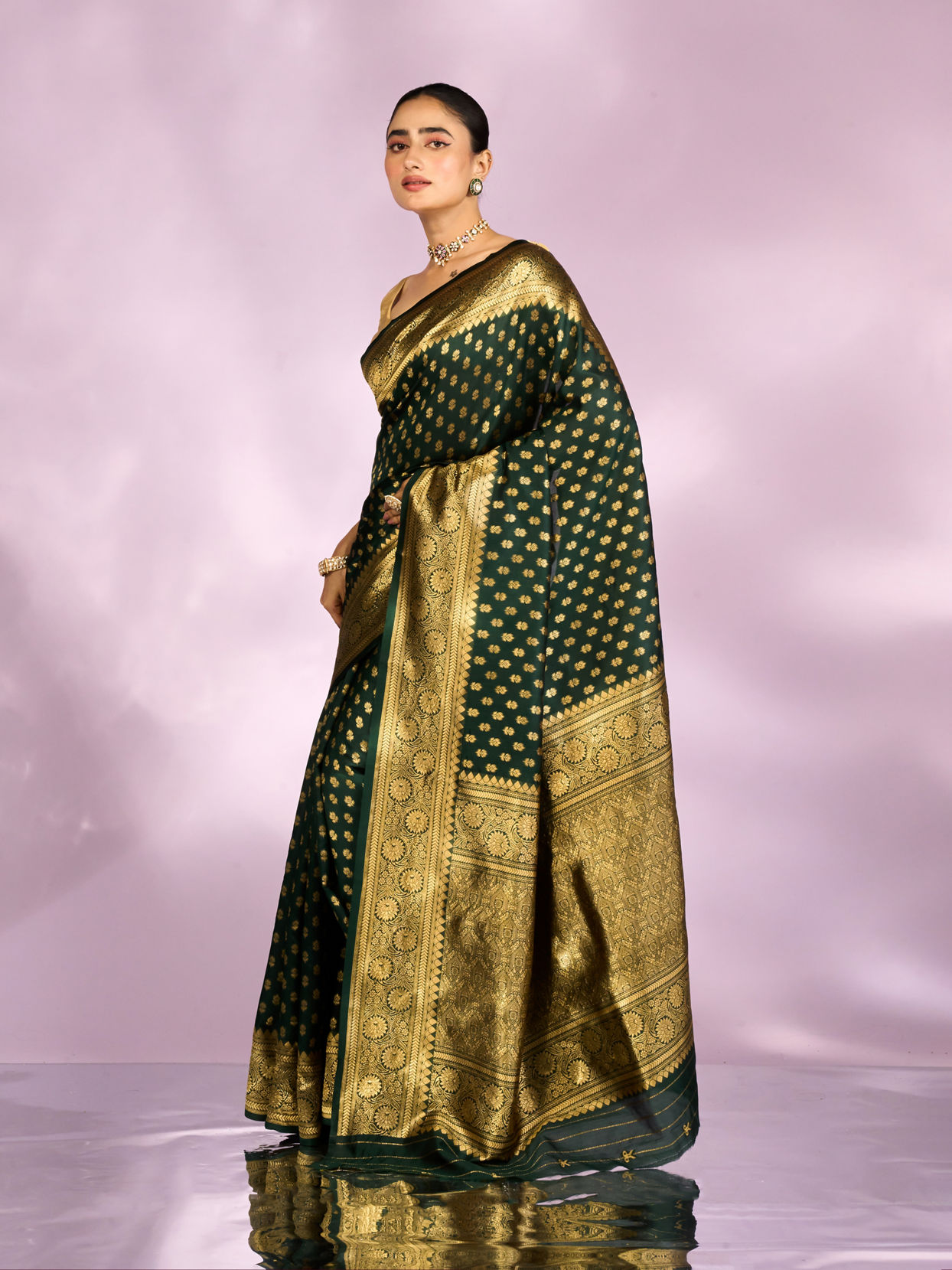 Mohey Women Enthralling Emerald Elegance Saree