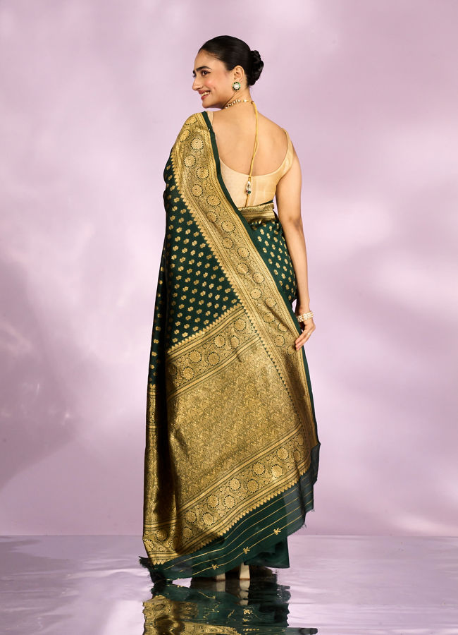 Mohey Women Enthralling Emerald Elegance Saree