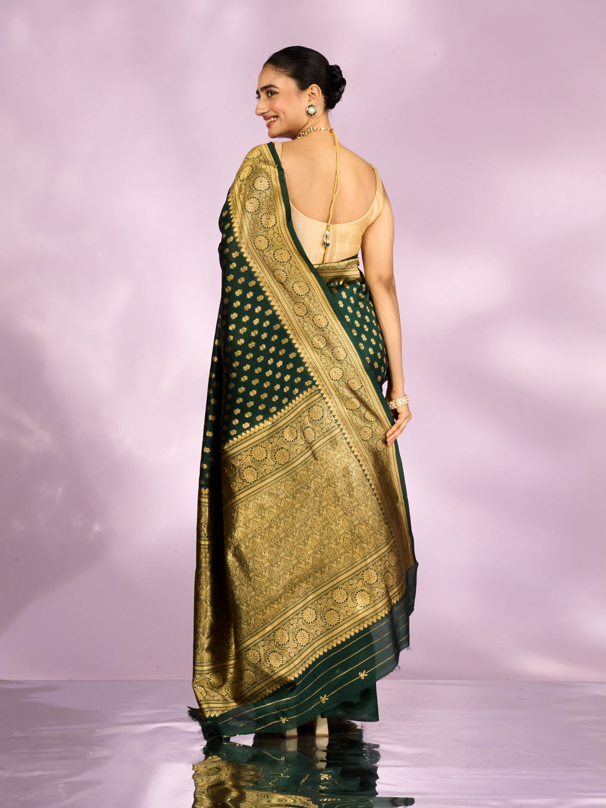 Mohey Women Enthralling Emerald Elegance Saree