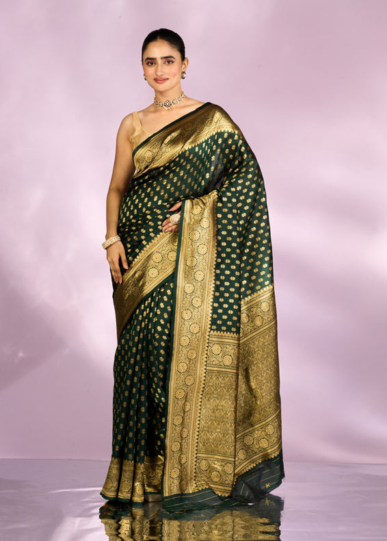 Mohey Women Enthralling Emerald Elegance Saree
