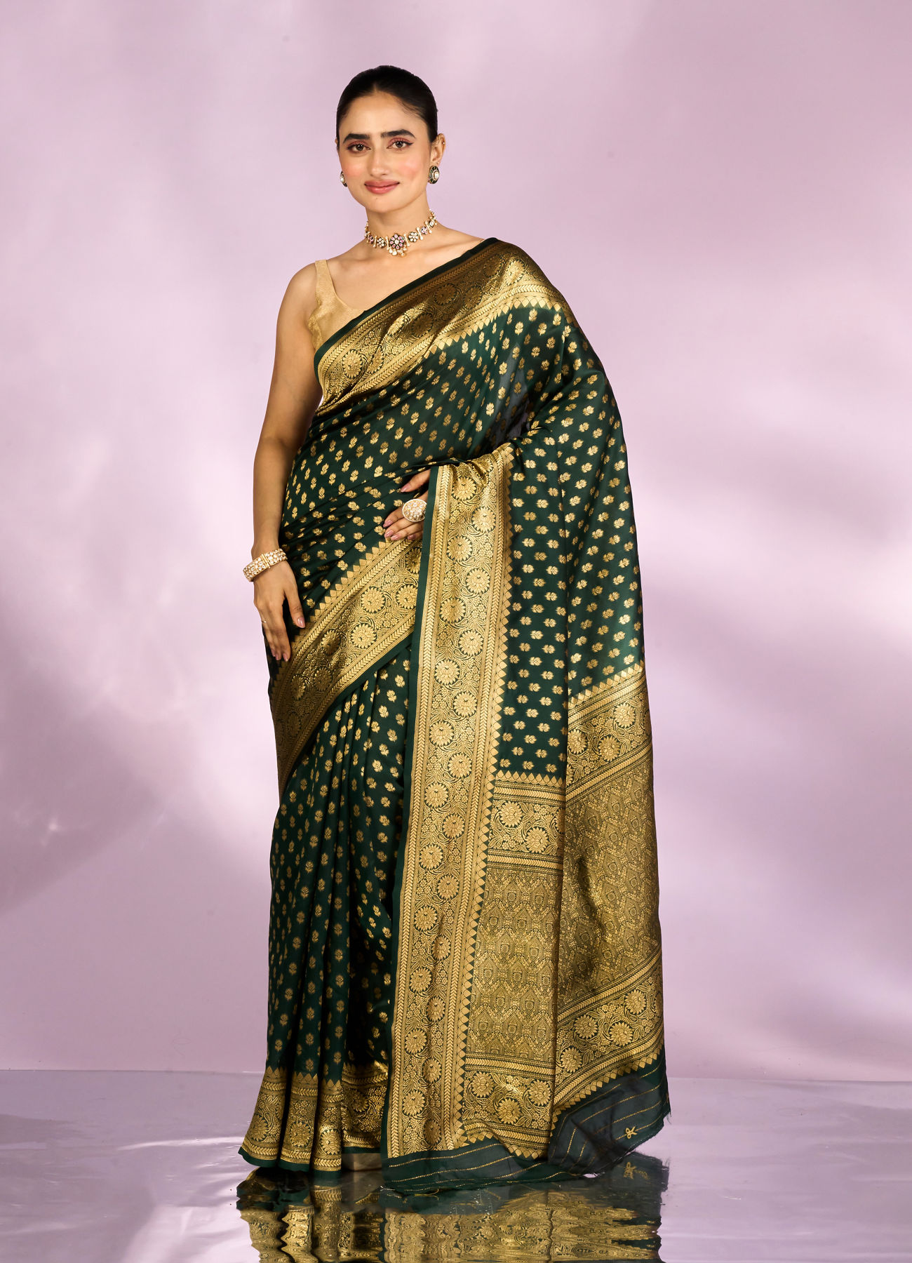 Mohey Women Enthralling Emerald Elegance Saree