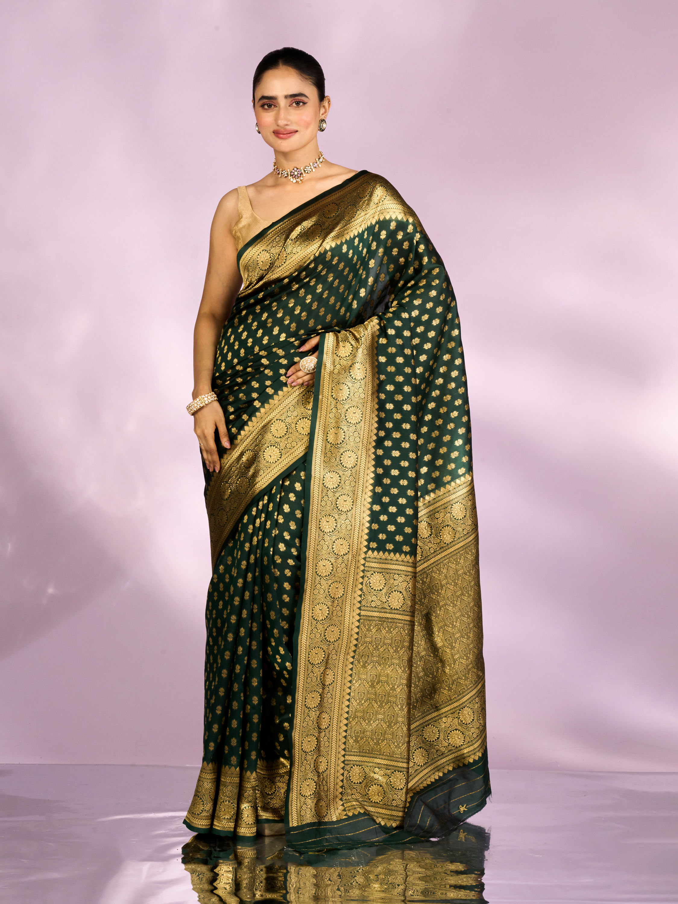 Mohey Women Enthralling Emerald Elegance Saree