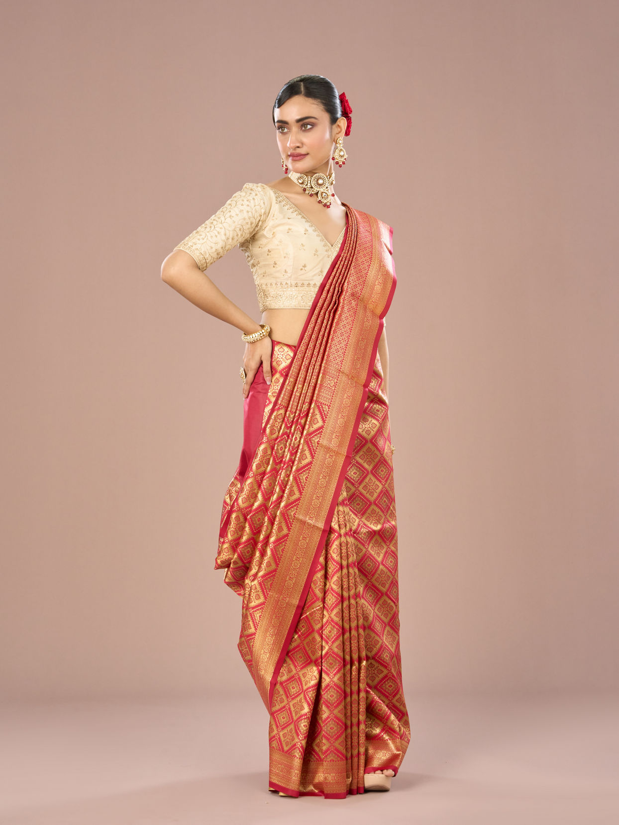 Mohey Women Pista Green Scintillation Saree