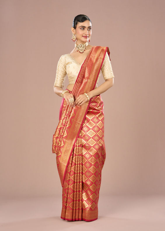 Mohey Women Pista Green Scintillation Saree
