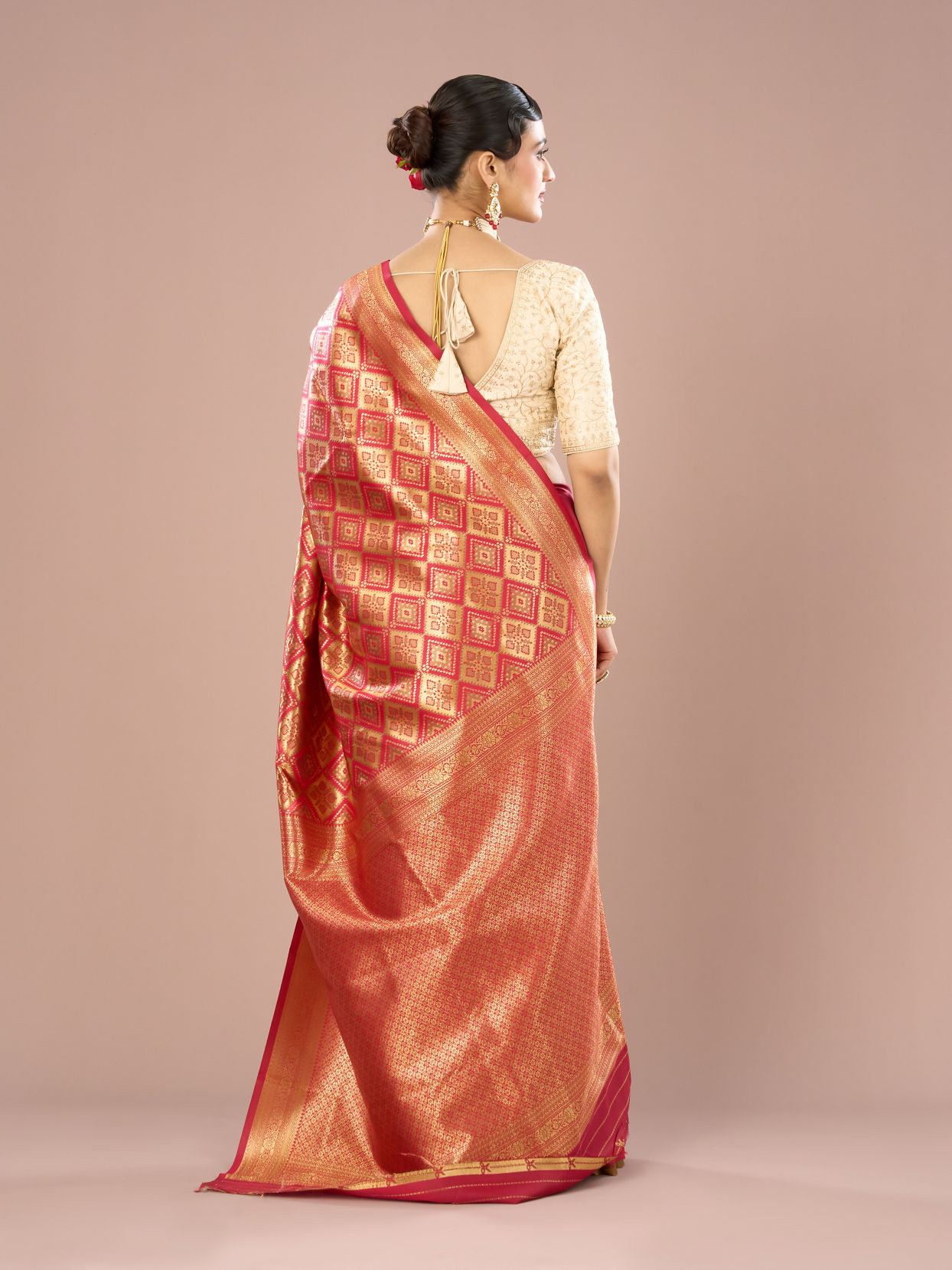 Mohey Women Pista Green Scintillation Saree