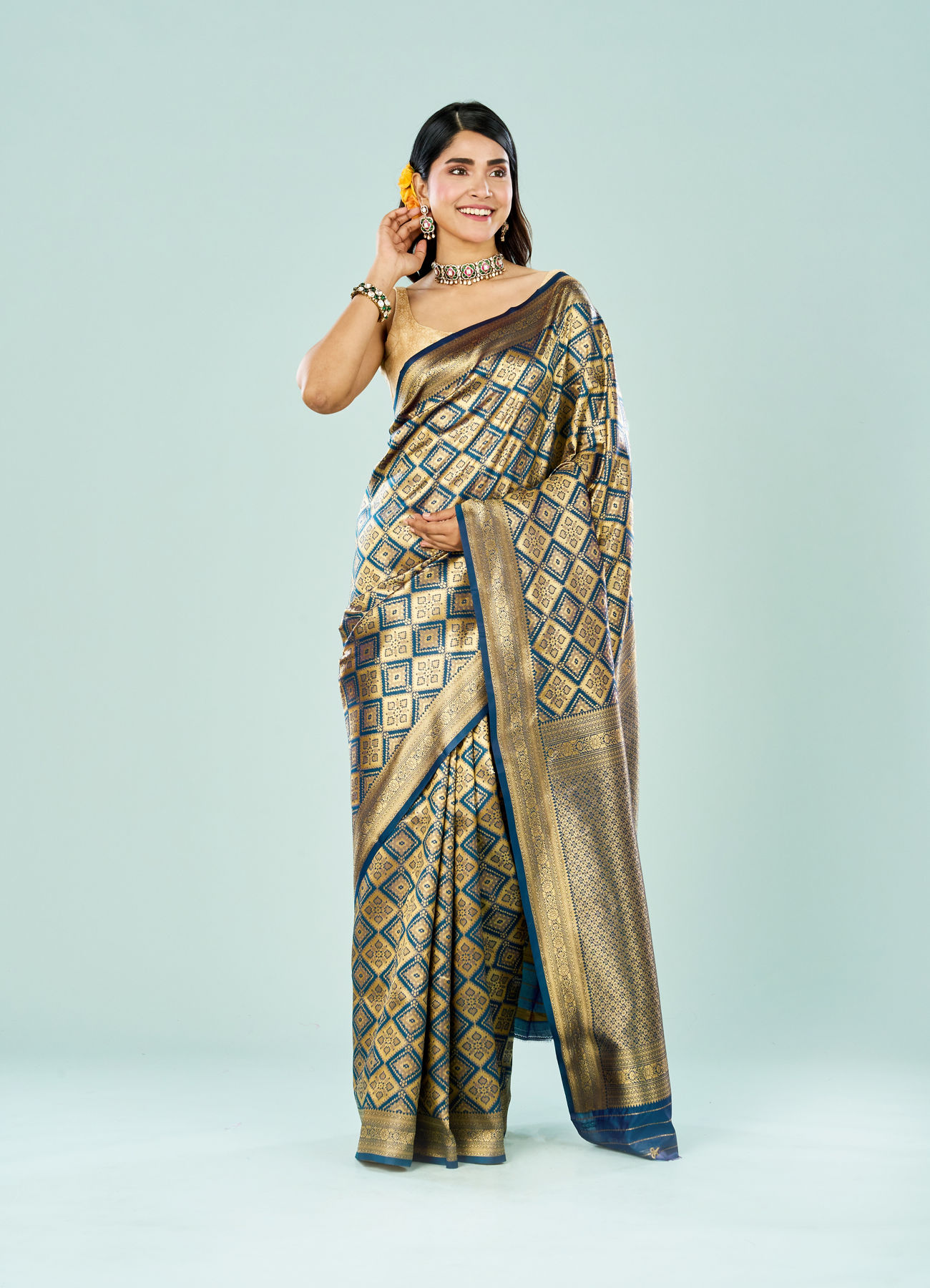 Mohey Women Blue Elegance Saree