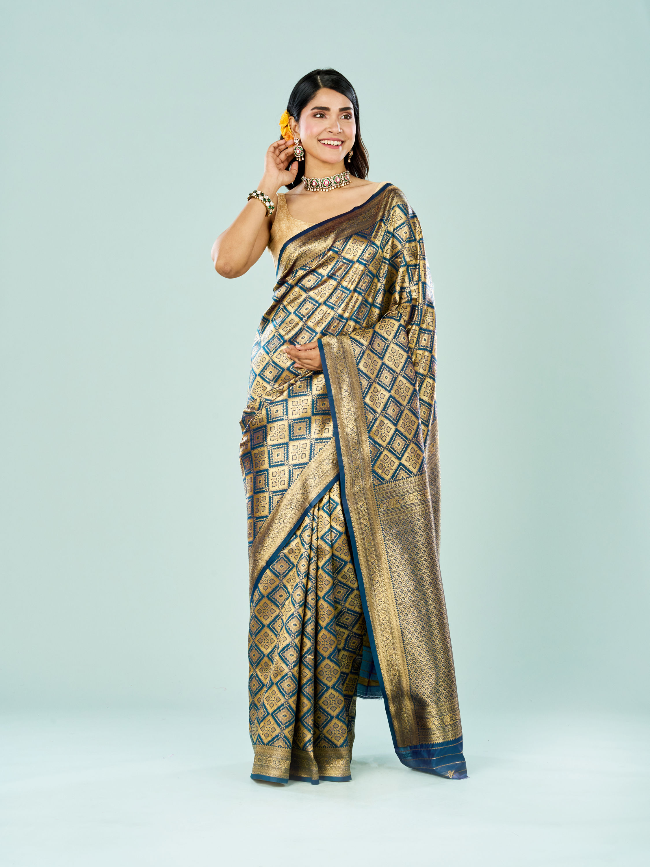 Mohey Women Blue Elegance Saree