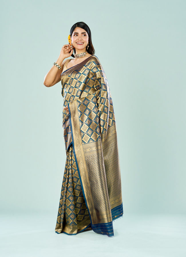Mohey Women Blue Elegance Saree