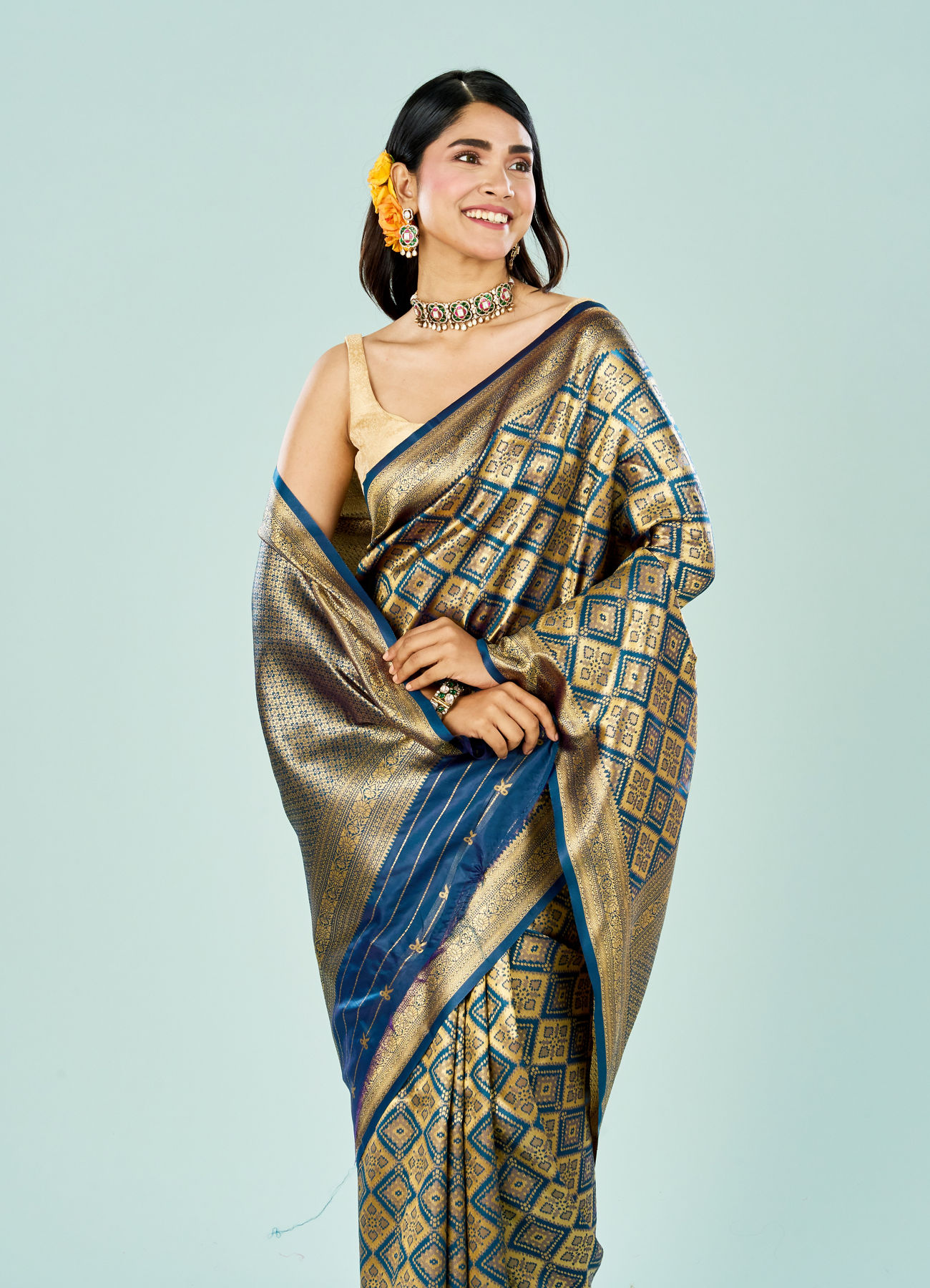 Mohey Women Blue Elegance Saree