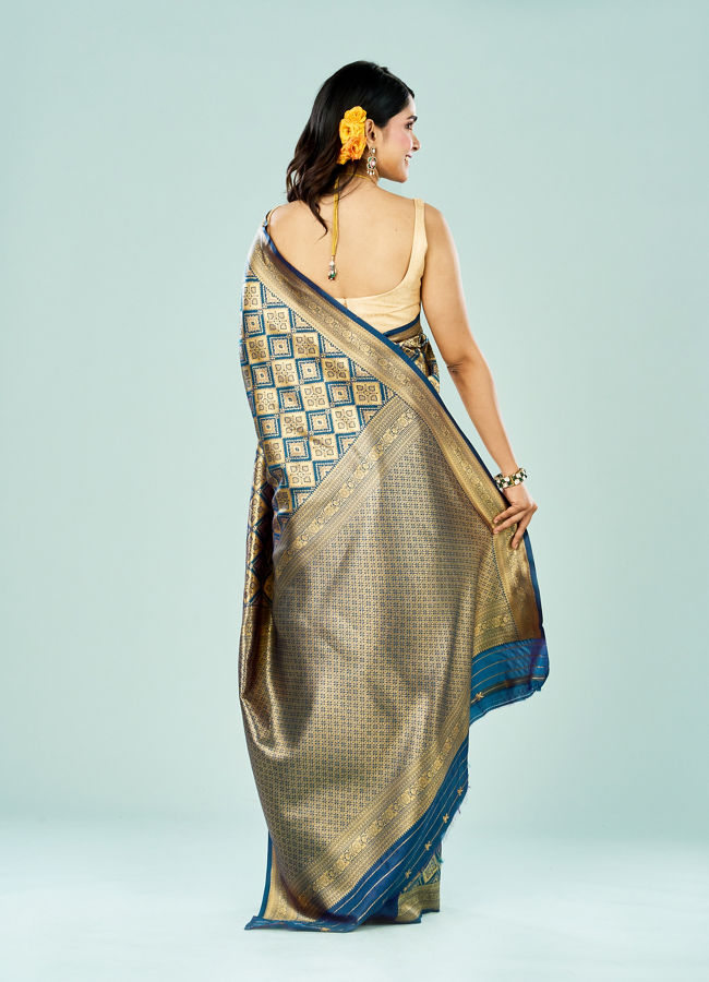 Mohey Women Blue Elegance Saree