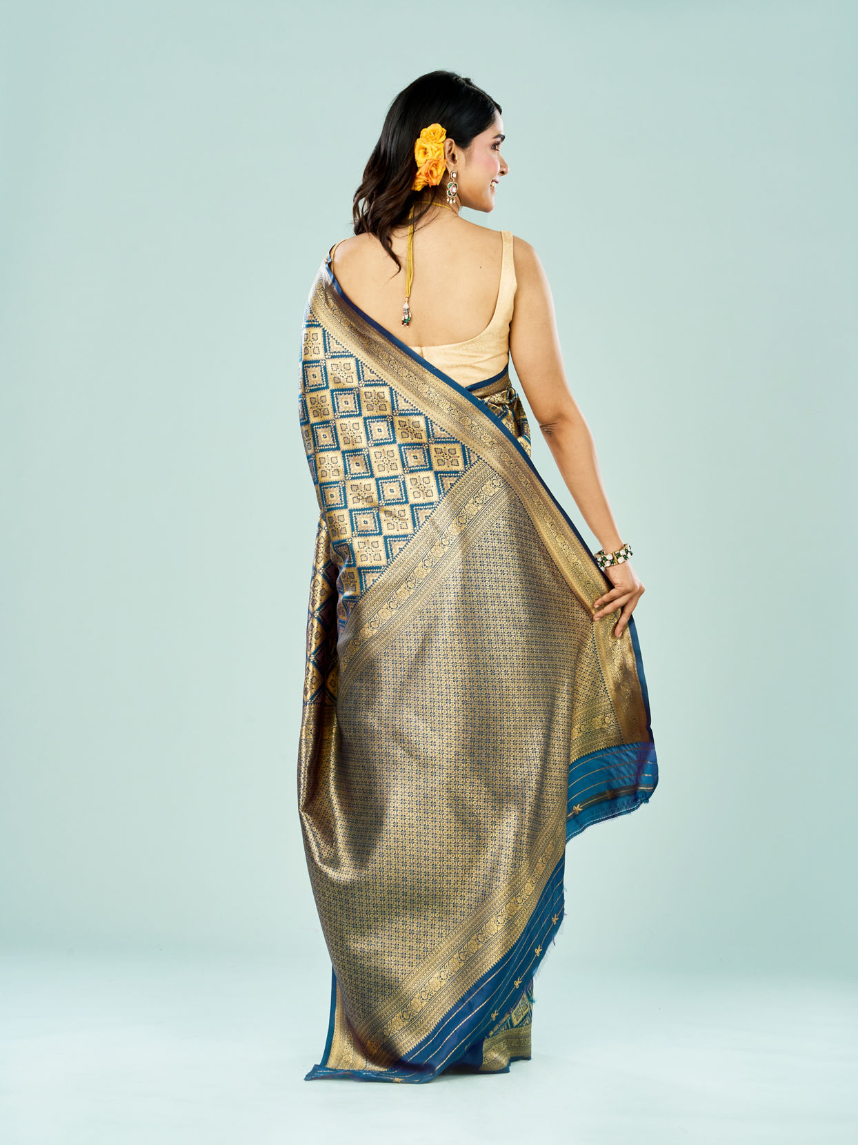 Mohey Women Blue Elegance Saree