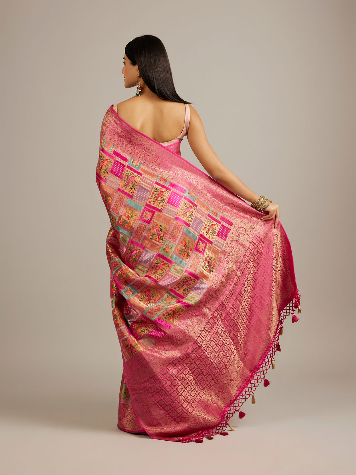 Mohey Women Rani Pink Grid Patterned Saree with Peacock Motifs