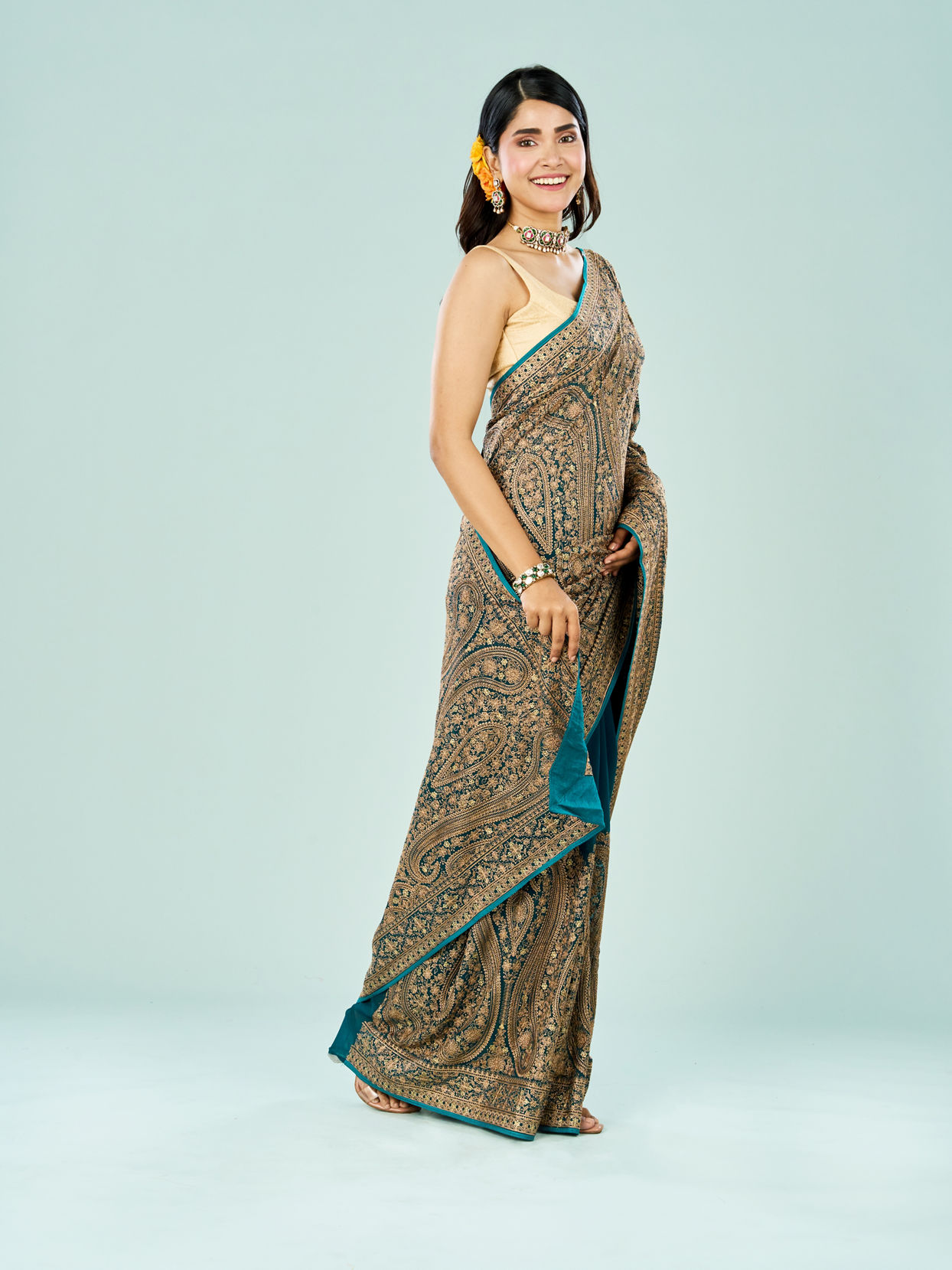 Mohey Women Elegant Rama Green Georgette Saree