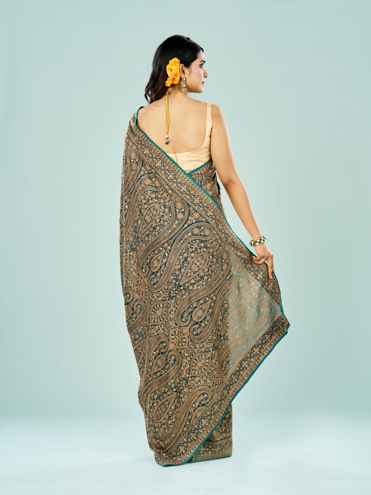 Mohey Women Elegant Rama Green Georgette Saree