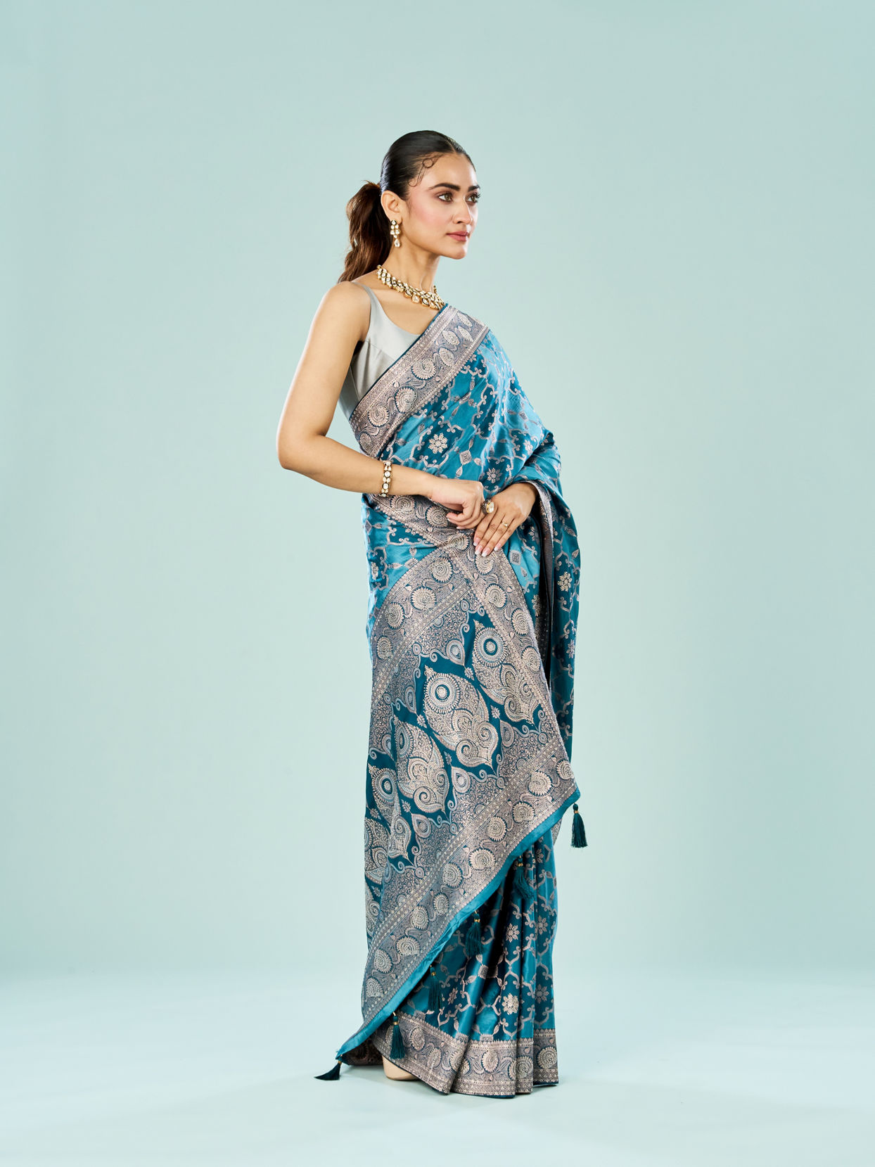 Mohey Women Indigo Elegance Saree