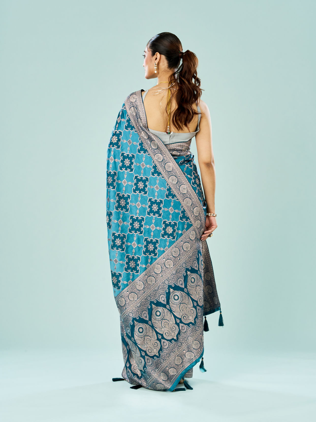 Mohey Women Indigo Elegance Saree