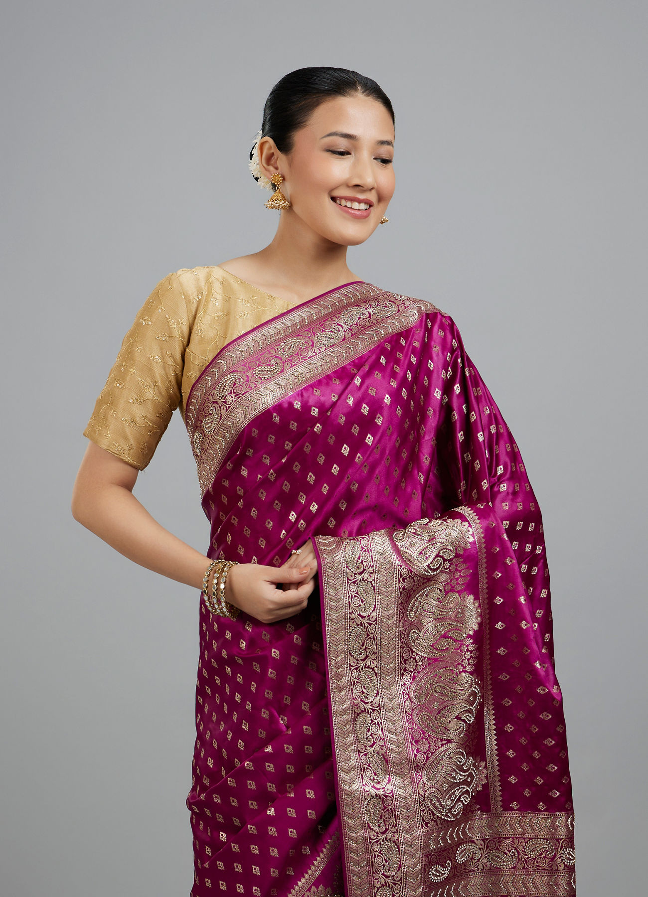 Mohey Women Wine Elegance Saree