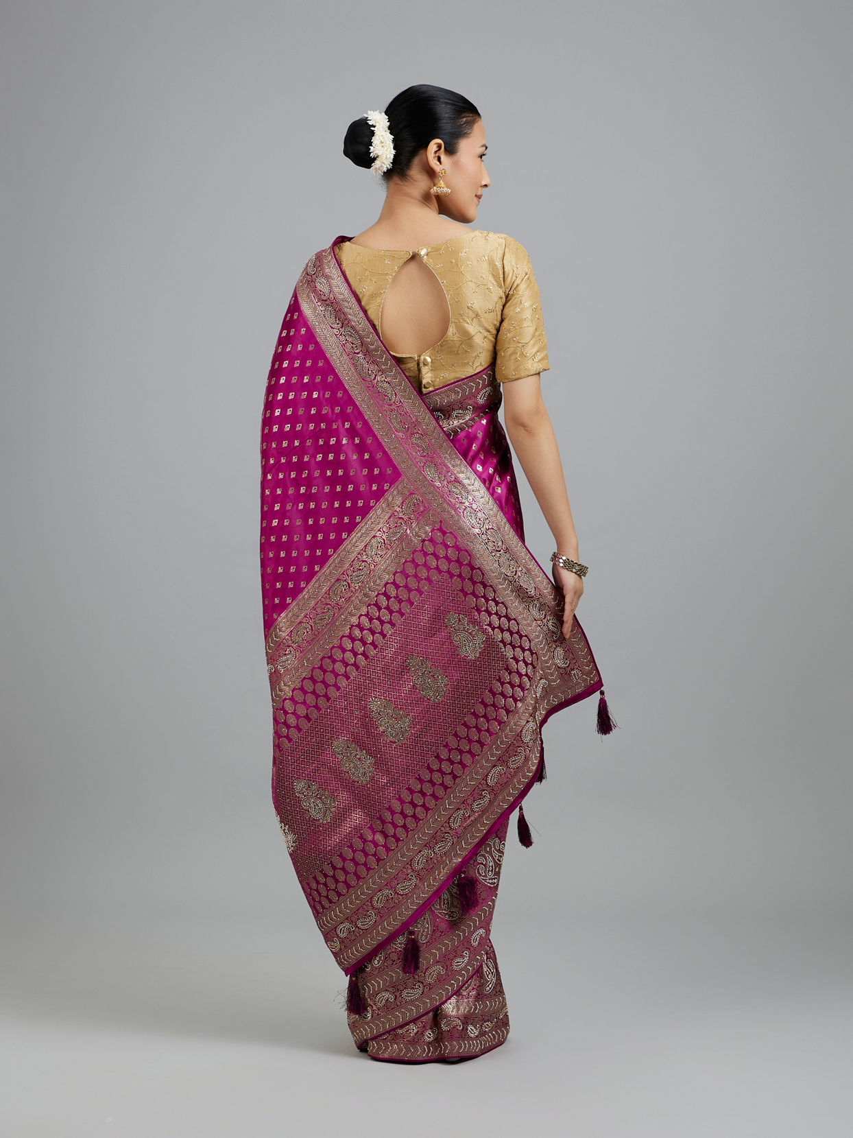 Mohey Women Wine Elegance Saree