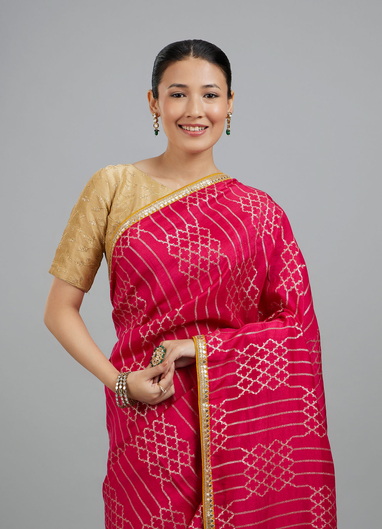 Mohey Women Elegant Pink Glory Saree