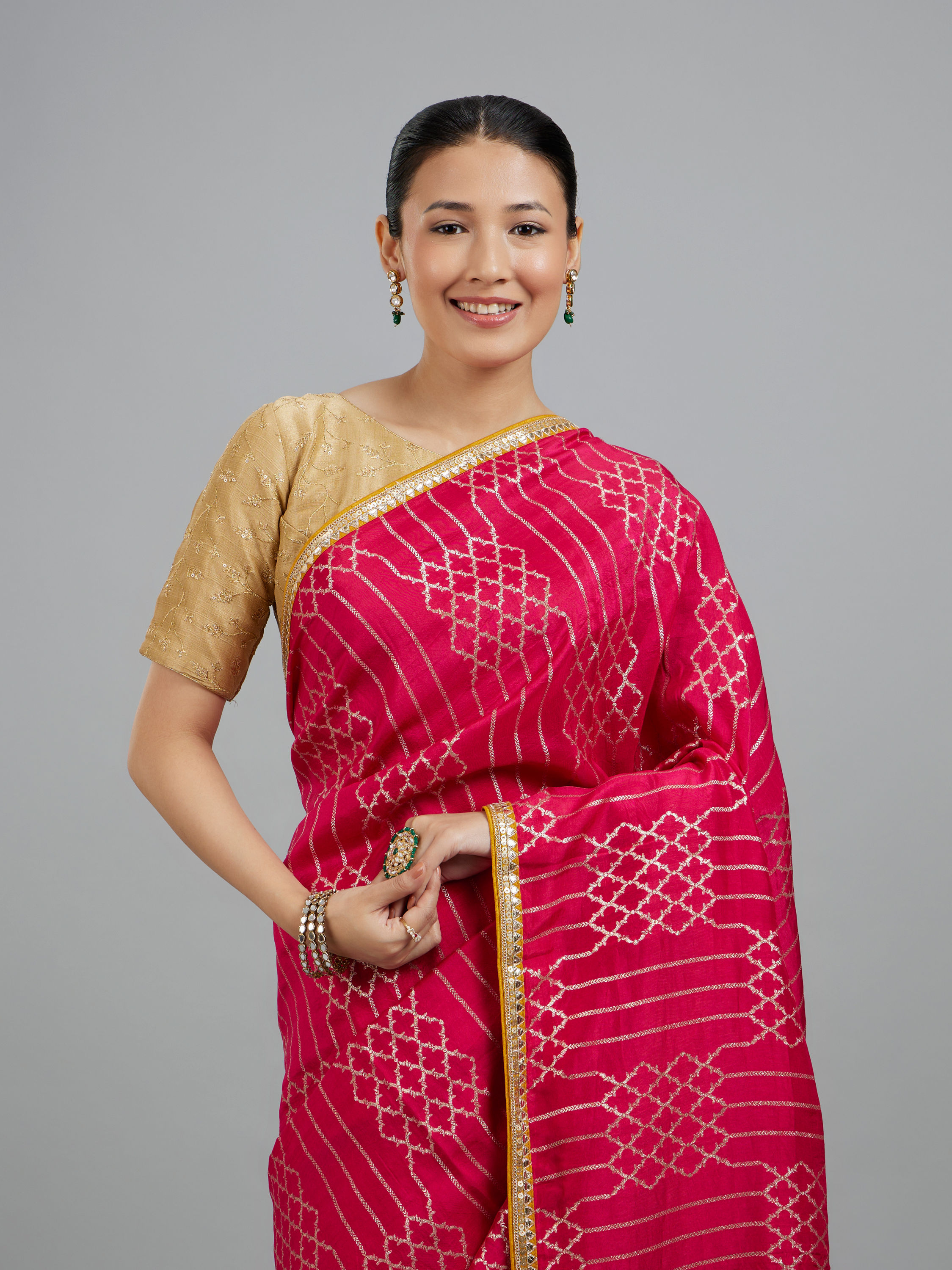 Mohey Women Elegant Pink Glory Saree