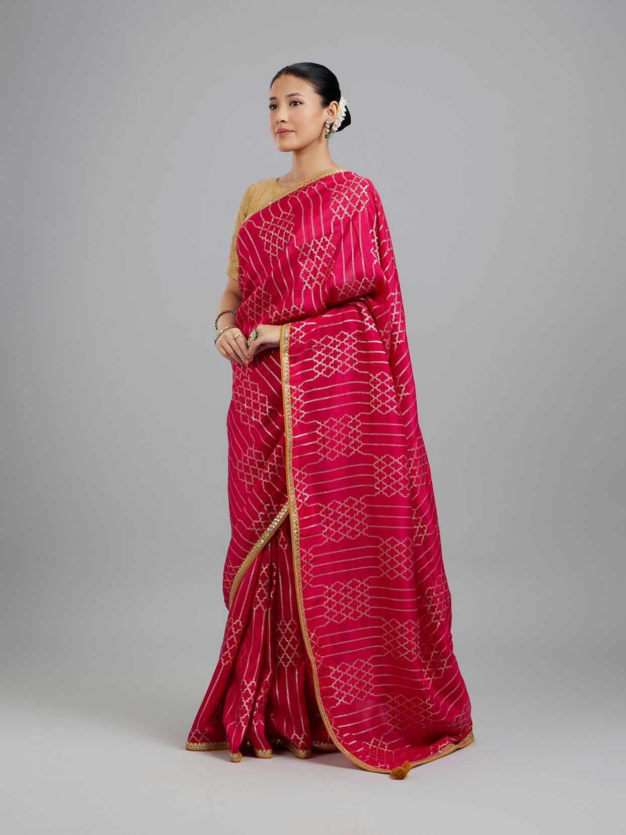 Mohey Women Elegant Pink Glory Saree