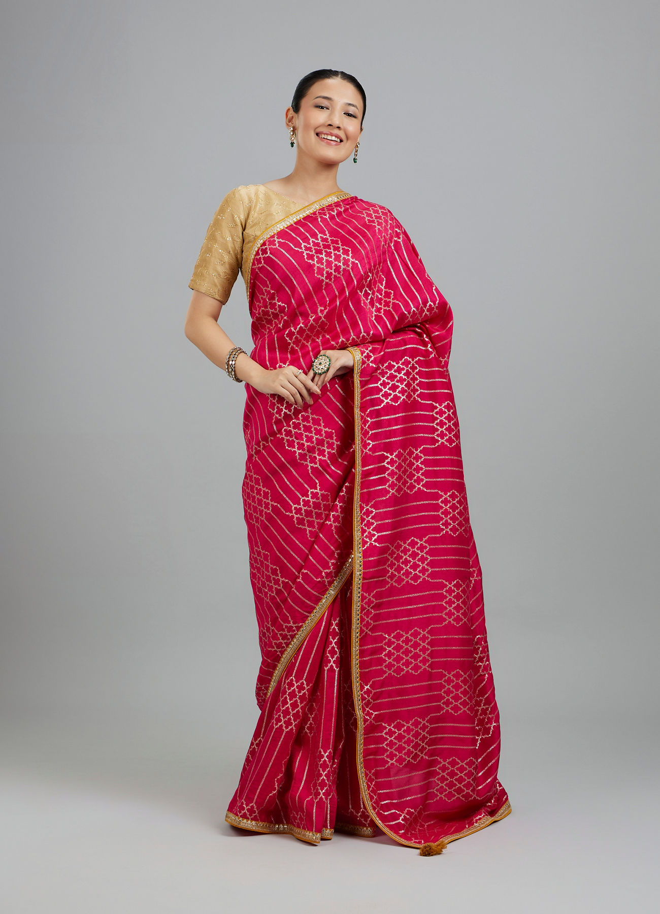Mohey Women Elegant Pink Glory Saree