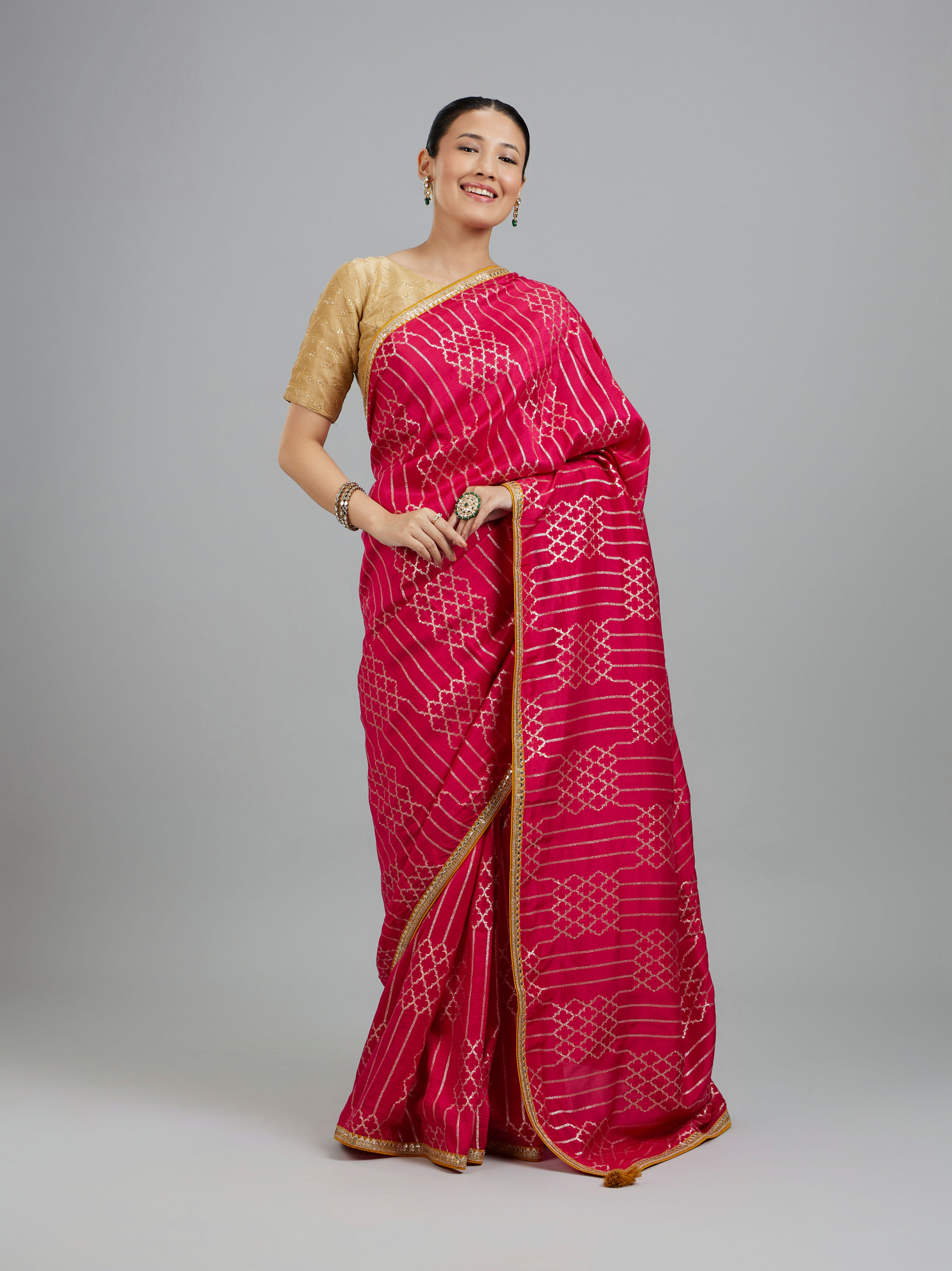Mohey Women Elegant Pink Glory Saree