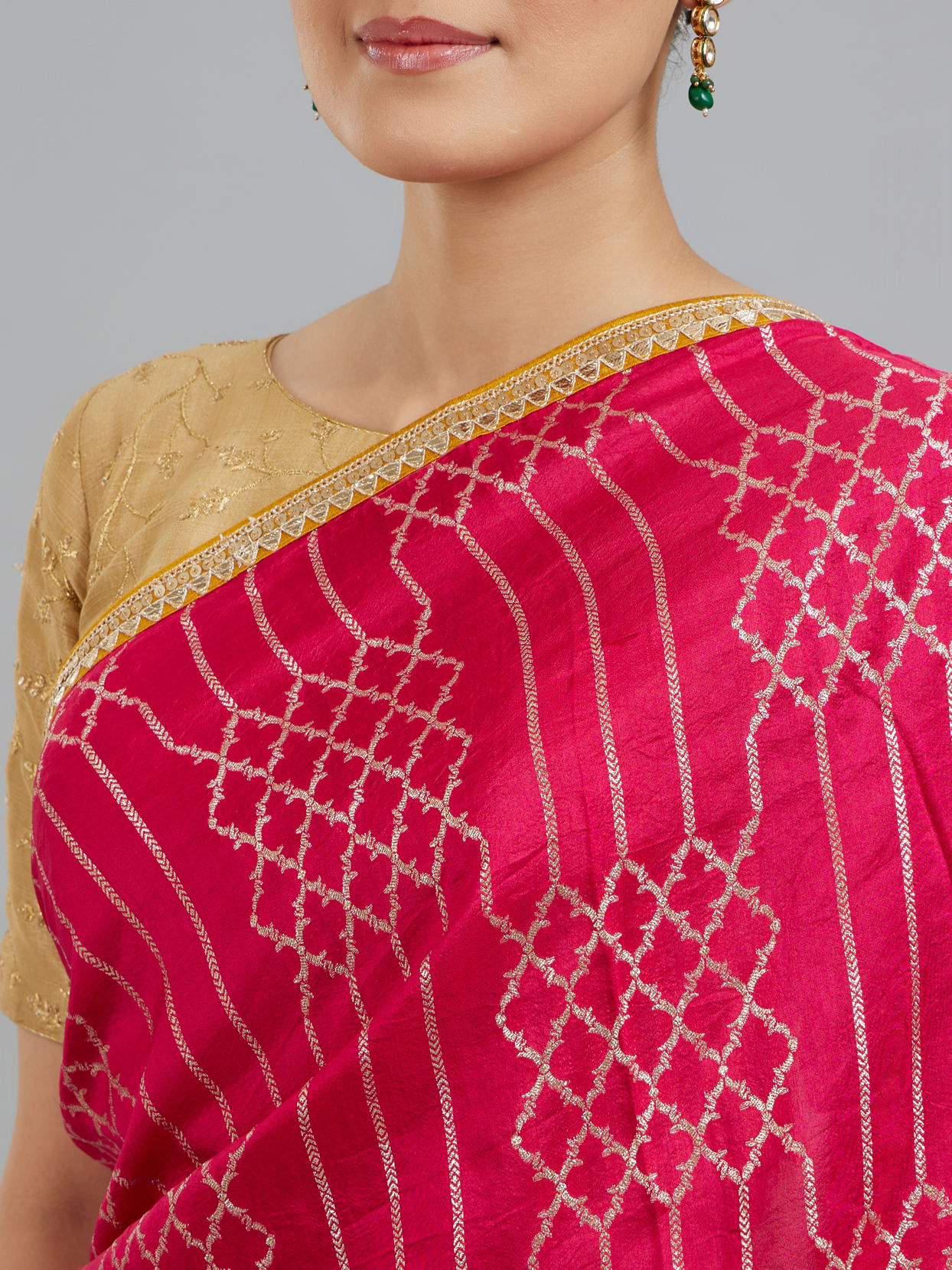 Mohey Women Elegant Pink Glory Saree