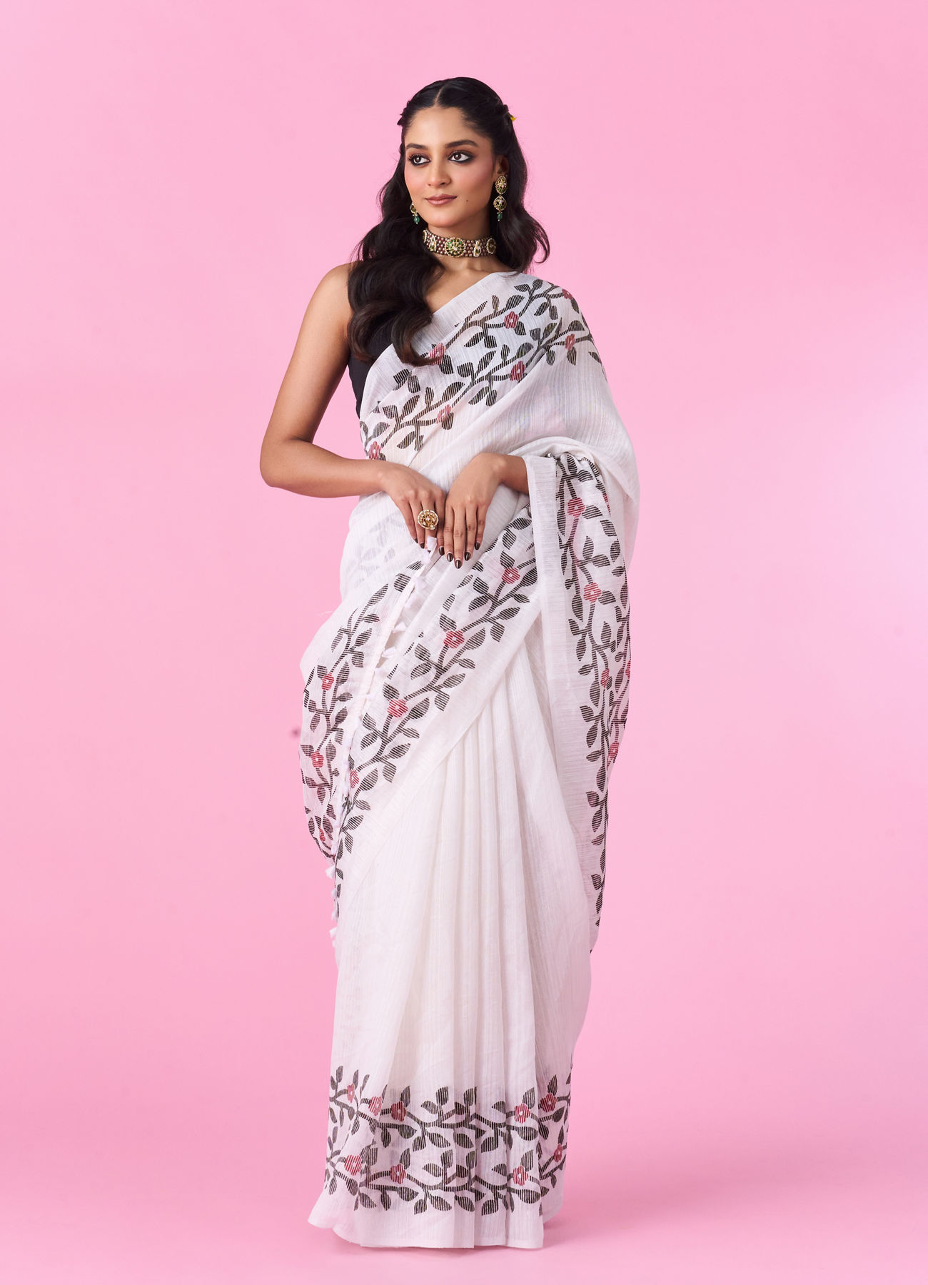Mohey Women White Elegance Saree