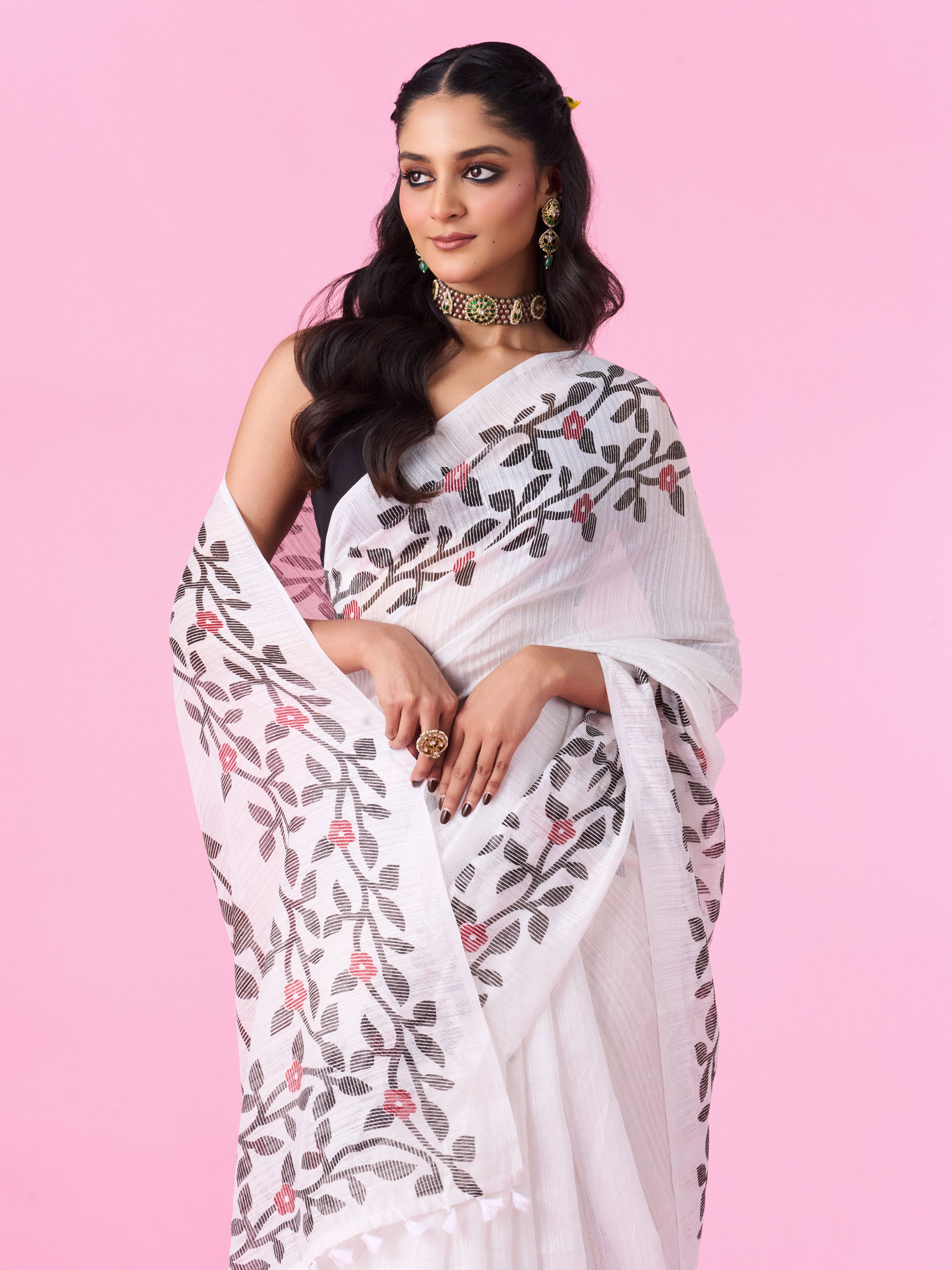 Mohey Women White Elegance Saree