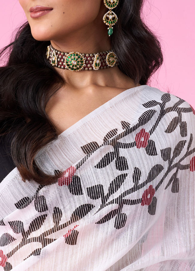 Mohey Women White Elegance Saree