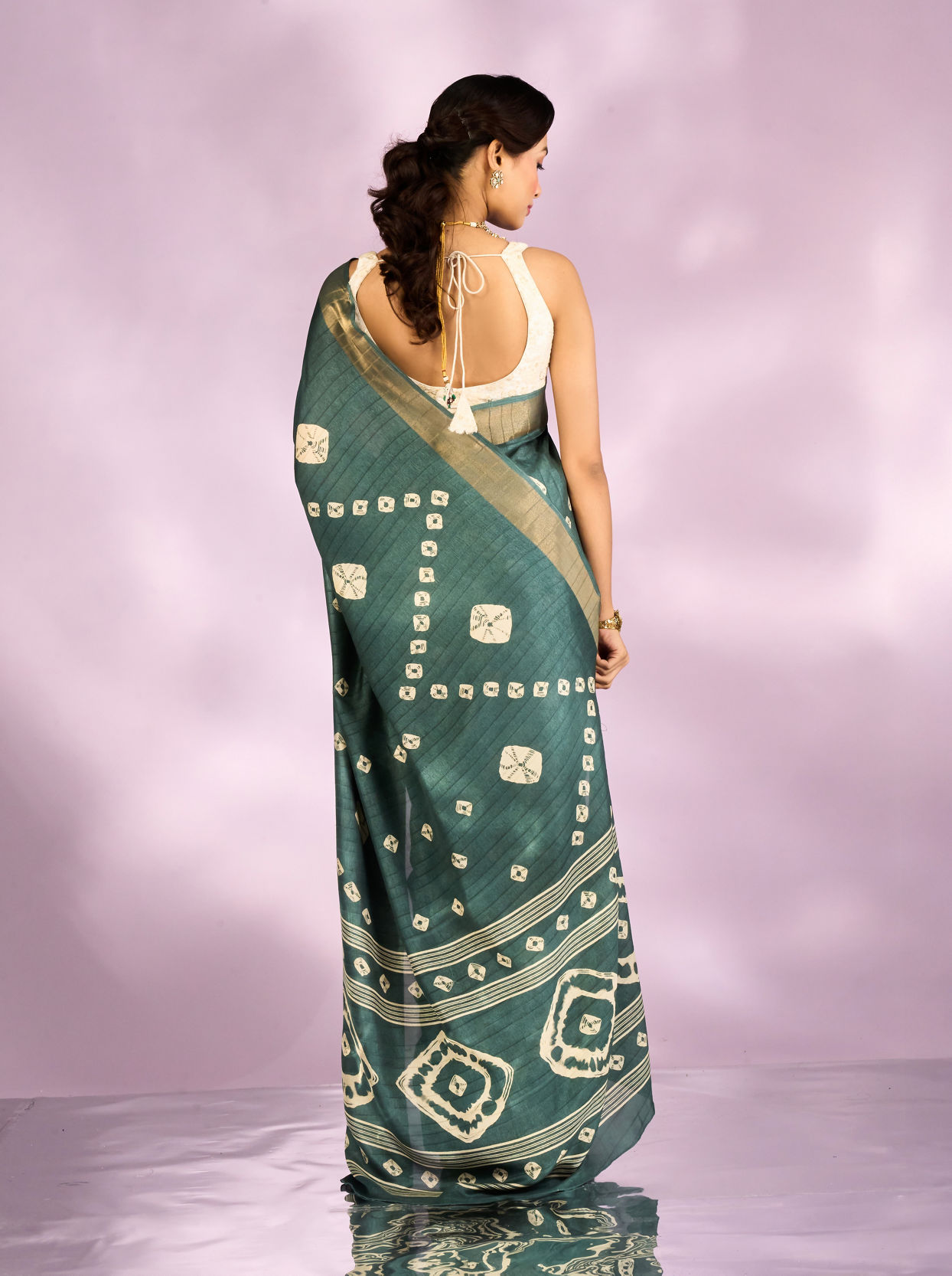 Mohey Women Sea Green Elegance Saree