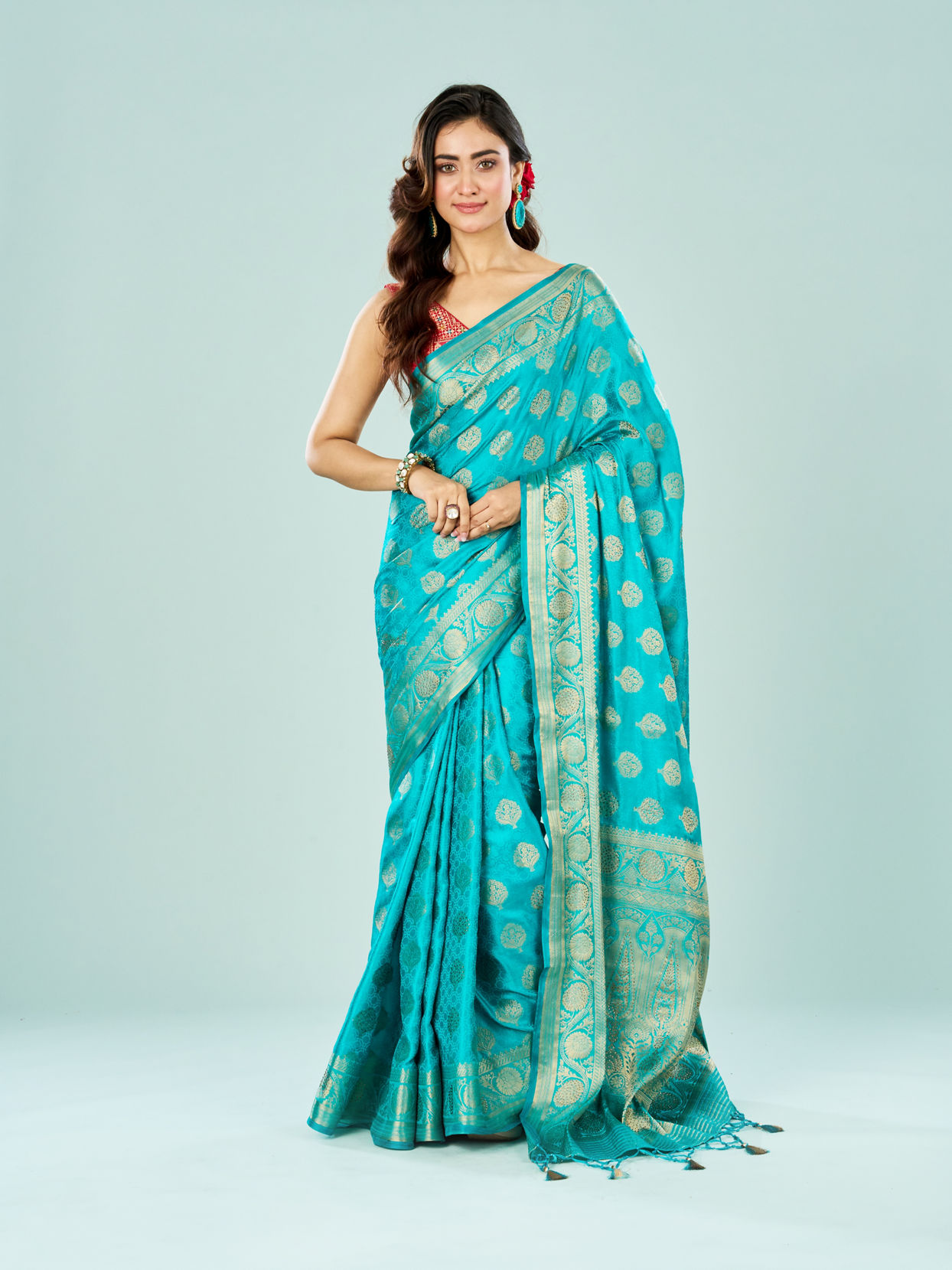 Mohey Women Ravishing Rama Green Saree