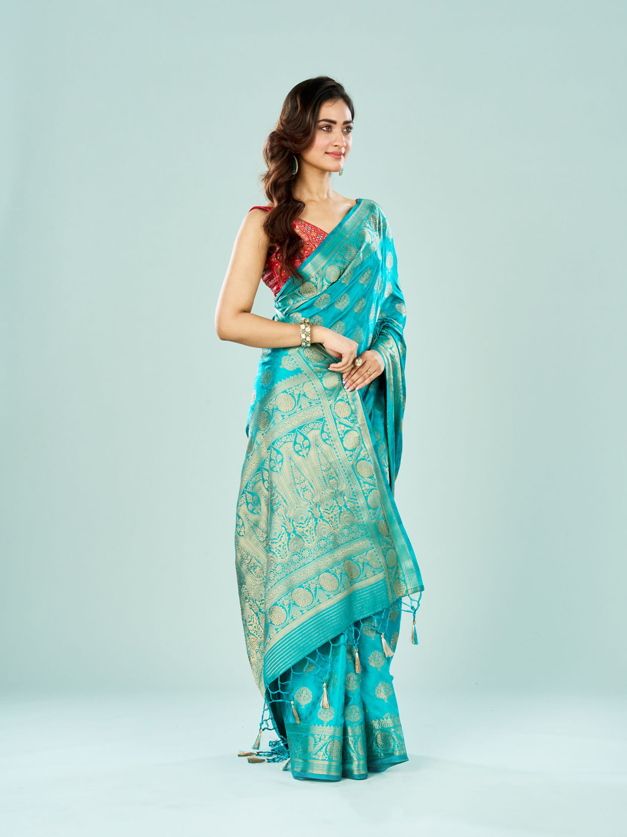 Mohey Women Ravishing Rama Green Saree