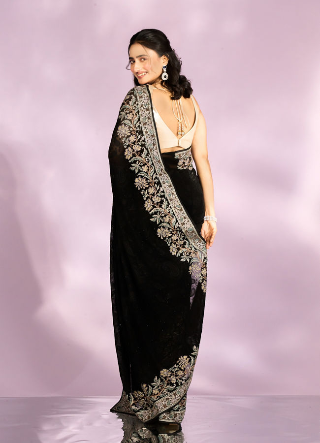 Mohey Women Black Georgette Radiance Saree