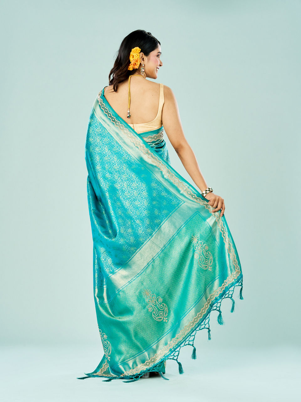 Mohey Women Ravishing Rama Green Saree