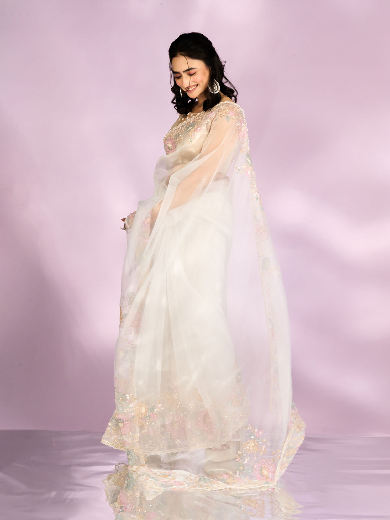 Mohey Women Gleaming White Organza Saree
