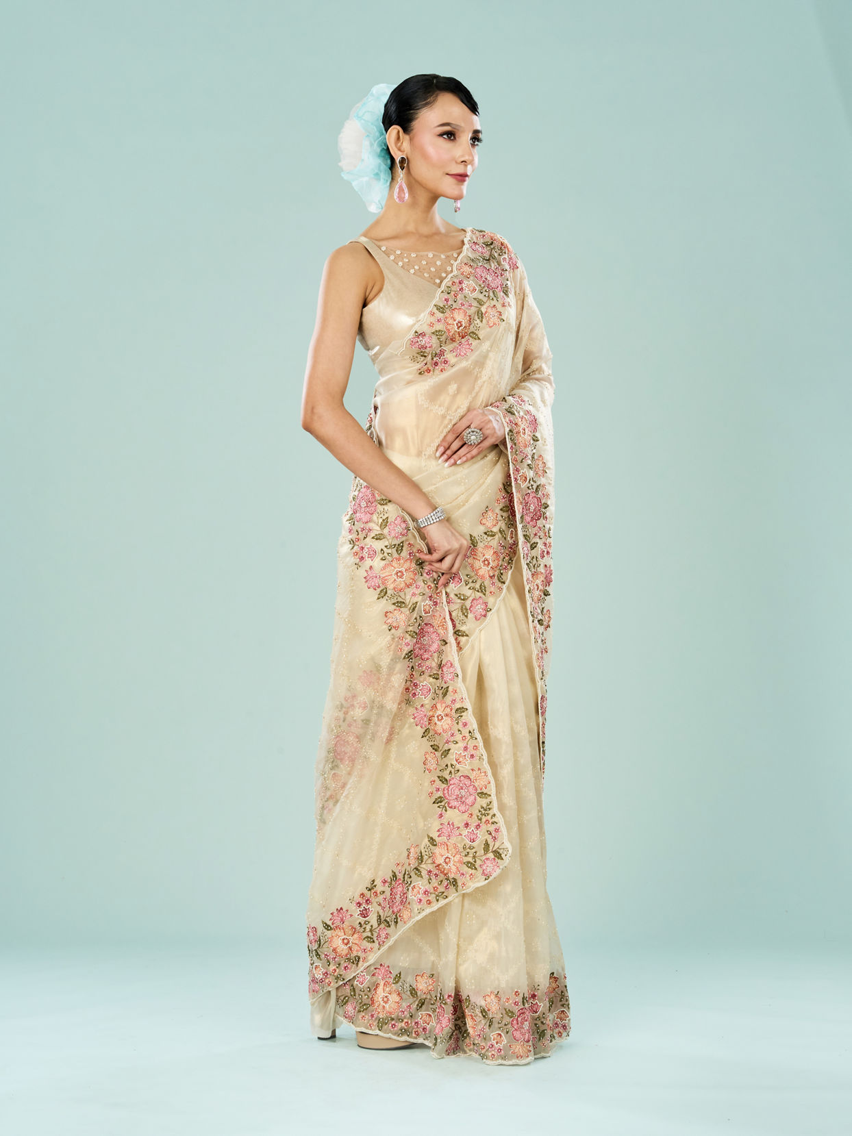 Mohey Women Cream Dream Organza Saree